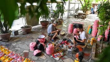 Làng Ông Hảo là một trong những làng nghề làm đồ chơi Trung thu truyền thống nổi tiếng khắp cả nước.