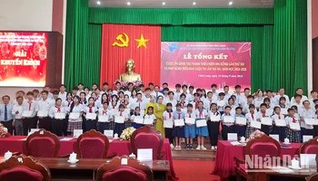 Những tác giả đạt giải cuộc thi. 