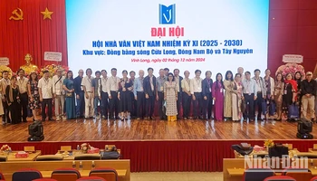 Đại biểu dự Đại hội chụp hình lưu niệm. 