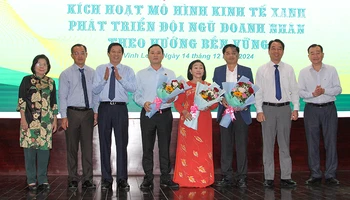 Lãnh đạo tỉnh Vĩnh Long chúc mừng Câu lạc bộ dẫn đầu - Thương hiệu tiêu biểu Vĩnh Long. 