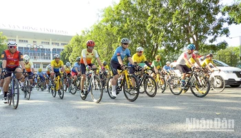 Các vận động viên xuất phát. 