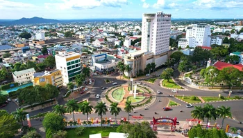 Thành phố Buôn Ma Thuột đang vươn lên mạnh mẽ, trở thành một trong những đô thị phát triển năng động, hiện đại giữa Cao Nguyên đại ngàn. 