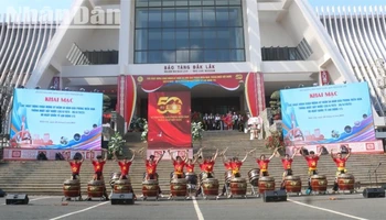 Một hoạt động chào mừng kỷ niệm 50 năm Ngày Giải phóng hoàn toàn miền nam, thống nhất đất nước và Ngày Quốc tế Lao động 1/5 tại Bảo tàng Đắk Lắk.