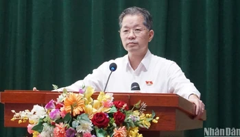 Bí thư Thành ủy Đà Nẵng Nguyễn Văn Quảng phát biểu tại buổi tiếp xúc cử tri sáng ngày 25/4. (Ảnh: ANH ĐÀO)