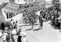 Trung đoàn Thủ đô vào tiếp quản<br>Hà Nội ngày 10-10-1954.