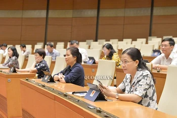 Đại biểu Quốc hội tại phiên thảo luận ngày 26-5. Ảnh: Quochoi.vn