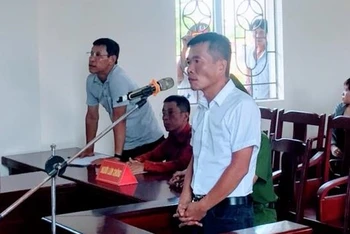 Bị cáo Nguyễn Trung Hải (áo trắng) tại phiên tòa.