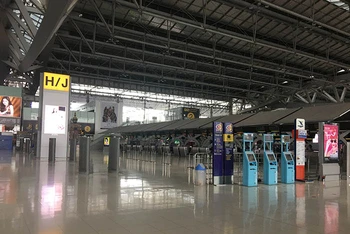 Sân bay quốc tế Suvarnabhumi của Thái Lan vắng khách thời dịch Covid-19.