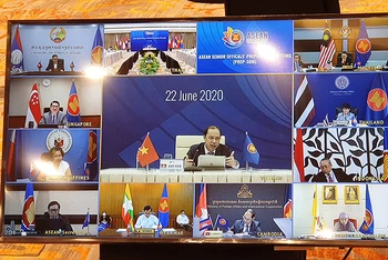 Các Trưởng SOM ASEAN trao đổi tại Hội nghị trực tuyến trù bị cho Hội nghị Cấp cao ASEAN 36 (Ảnh: HẢI BÌNH)