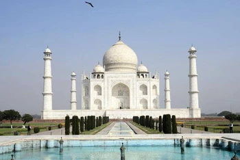 Chỉ 5.000 du khách sẽ được phép tới thăm quan Taj Mahal mỗi ngày. (Ảnh: REUTERS)