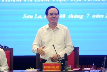 Bộ trưởng GD-ĐT Phùng Xuân Nhạ làm việc với lãnh đạo tỉnh và ngành GD-ĐT tỉnh Sơn La. 
