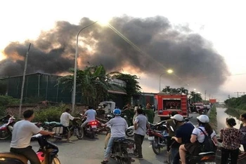 Cháy lớn tại xưởng sản xuất ở Hà Nội