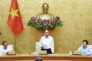 Thủ tướng Nguyễn Xuân Phúc, chủ trì Hội nghị trực tuyến của Thường trực Chính phủ với các địa phương về đẩy mạnh thực hiện giải ngân vốn đầu tư công.