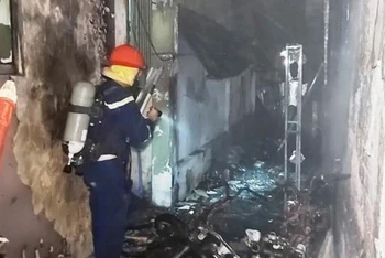 Hiện trường vụ cháy đêm 15-7, tại khách sạn Á Đông, Đà Nẵng.