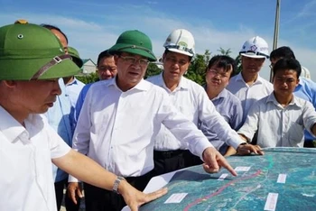Phó Thủ tướng Trịnh Đình Dũng kiểm tra thi công Dự án tuyến cao tốc bắc-nam phía đông đoạn Cao Bồ - Mai Sơn.