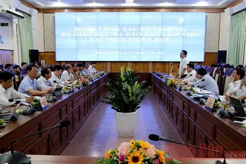 Toàn cảnh buổi làm việc của Đoàn công tác Bộ GD&ĐT với lãnh đạo tỉnh cùng các ban, ngành của Thừa Thiên Huế.
