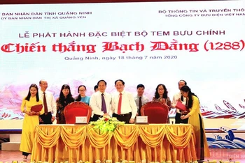 Bộ Thông tin và Truyền thông và UBND tỉnh Quảng Ninh ký kết phát hành bộ tem đặc biệt.
