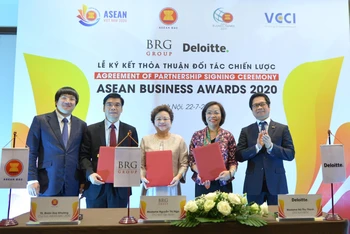 Ký kết thỏa thuận đối tác chiến lược Giải thưởng Doanh nghiệp ASEAN 2020. 