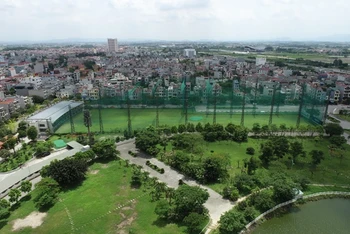Sân tập golf nằm trong công viên Hoàng Hoa Thám, TP Bắc Giang.