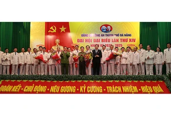 Ban Chấp hành Đảng bộ CATP Đà Nẵng khóa mới ra mắt. 
