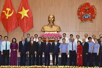 Thủ tướng Nguyễn Xuân Phúc, Phó Chủ tịch nước Đặng Thị Ngọc Thịnh và các đại biểu tham dự buổi lễ.