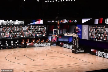 NBA hợp tác với Microsoft để tạo ra “người hâm mộ ảo” đặt lên trên màn hình cao 5 m. 