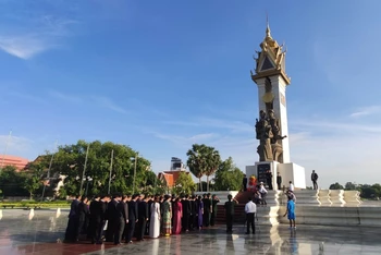Kỷ niệm Ngày Thương binh - Liệt sĩ tại Phnom Penh, sáng 27-7