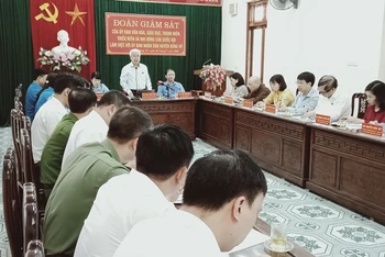 Đoàn giám sát của Ủy ban Văn hóa, giáo dục, thanh niên, thiếu niên và nhi đồng của Quốc hội làm việc với UBND huyện Đồng Hỷ.     