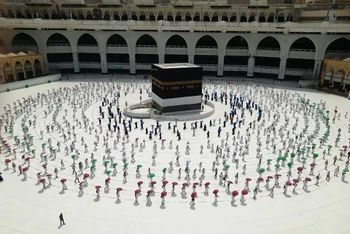 Cuộc hành hương Hajj năm nay kéo dài trong năm ngày, bắt đầu từ ngày 29-7. Đại dịch Covid-19 đã thu hẹp đáng kể quy mô của cuộc hành hương thường thu hút hàng triệu người tham gia này.