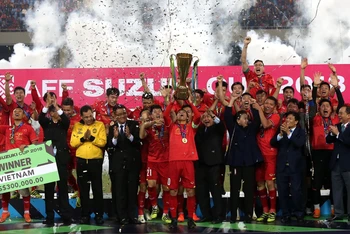 ĐT Việt Nam ăn mừng chức vô địch AFF Cup 2018.
