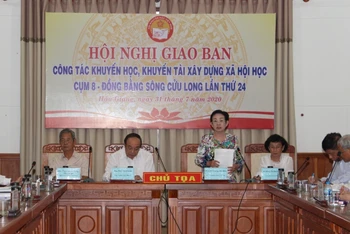 Phó Chủ tịch Hội Khuyến học Việt Nam Trương Thị Hiền phát biểu tại Hội nghị.