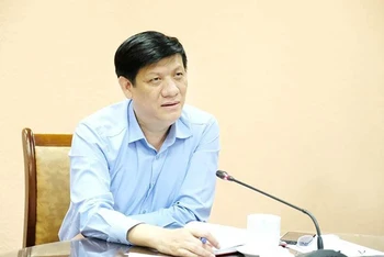 Quyền Bộ trưởng Y tế Nguyễn Thanh Long chủ trì cuộc họp.