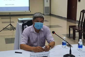 PGS, TS Nguyễn Trường Sơn chỉ đạo cuộc họp trực tuyến.