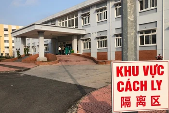 Các trường hợp tiếp xúc với người nghi nhiễm được đưa đi cách ly y tế tập trung tại cơ sở 2 (Bệnh viện Hữu nghị Việt Tiệp).