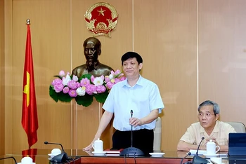 GS, TS Nguyễn Thanh Long phát biểu tại cuộc họp giao ban.