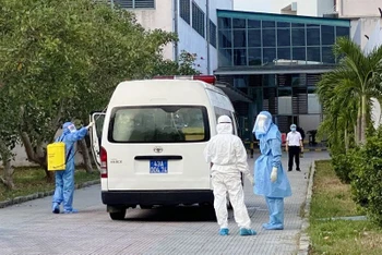 Bệnh viện T.Ư Huế cơ sở 2 tiếp nhận, điều trị các bệnh nhân Covid-19 từ Đà Nẵng, Quảng Nam chuyển ra.