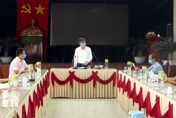 UBND huyện Thăng Bình tổ chức họp bất thường, triển khai đồng loạt các biện pháp khống chế dịch.