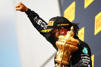 Hamilton có lần thứ bảy đăng quang tại Silverstone, vượt qua huyền thoại Alain Prost khi có số lần thắng chặng trên quê hương nhiều nhất. (Ảnh: F1)