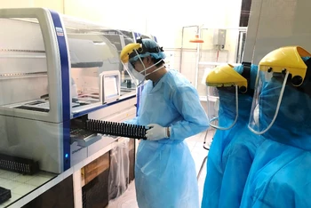 Xét nghiệm chẩn đoán virus SARS-CoV-2 tại Trung tâm Vệ sinh dịch tễ Hải Phòng.