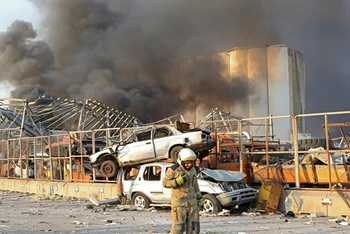 Lực lượng khẩn cấp làm việc thâu đêm để xử lý hậu quả của vụ nổ. (Ảnh: Getty Images)