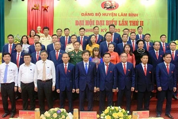 Ban Chấp hành Đảng bộ huyện Lâm Bình nhiệm kỳ 2020-2025 và các đại biểu dự Đại hội. 