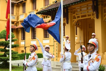 Trang trọng Lễ thượng cờ kỷ niệm 53 năm Ngày thành lập ASEAN