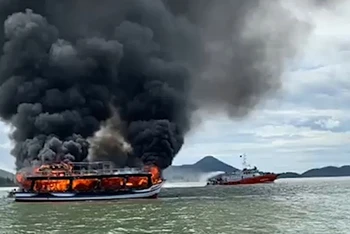 Cháy tàu trên biển Hà Tiên, 25 người được cứu