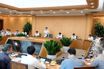 Quyền Bộ trưởng Y tế Nguyễn Thanh Long phát biểu tại cuộc họp.
