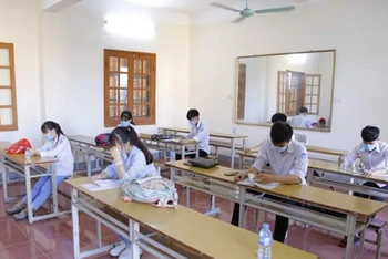 Tám thí sinh ở vùng dịch Covid-19 được bố trí phòng thi cách ly tại điểm thi trường THPT Hưng Nhân (Hưng Hà, tỉnh Thái Bình).