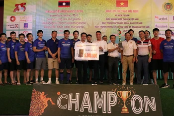 Giải nhất môn bóng đá nam thuộc về đội Ngân hàng Liên doanh Lào Việt (LaoVietBank) cùng nhiều giải thưởng có ý nghĩa.