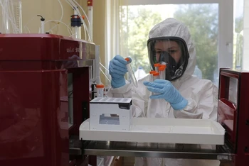 Phòng nghiên cứu vaccine ngừa virus corona thuộc Trung tâm Nghiên cứu quốc gia về dịch tễ học và vi sinh vật Nikolai Gamaleya tại Moscow. (Ảnh: RDIF)