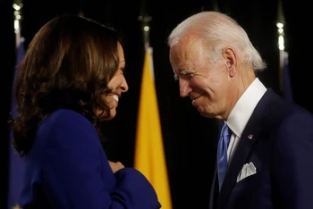 Ứng cử viên Tổng thống Mỹ của đảng Dân chủ Joe Biden (bên phải) và đối tác liên danh tranh cử, Thượng nghị sĩ Kamala Harris. (Ảnh: Reuters)