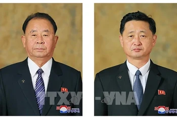 Thủ tướng mới được bổ nhiệm của Triều Tiên Kim Tok-hun (bên phải). (Ảnh: Yonhap/TTXVN)