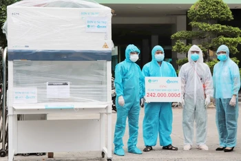 Tặng Tủ an toàn sinh học cấp II cho Bệnh viện Đà Nẵng.